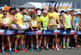Uczestnicy Wings For Life World Run